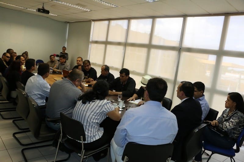Fórum Sindical lota sala de reunião do secretário de Gestão, Júlio Modesto, durante encontro para tratar do MT Saúde, MT Prev e do Projeto de Reforma Administrativa do Estado.